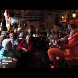 Muziekbingo Senioren Ouderen Oranje Man