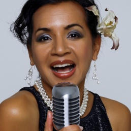 Singer (female) Beek Ubbergen  (NL) Latin Fado Brazil Music | Singer & Co