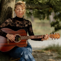 Singer (female) Egmond aan Zee  (NL) Singer singer-songwriter Sylvia Aimee