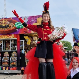 Moederdag Valentijn Opening Stelten Act