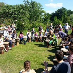 Trainer/Workshop Wageningen  (NL) Hiparikaan Djembe  workshop's op loatie