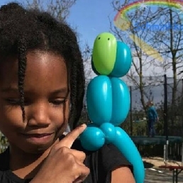 Balloon artist Marielle