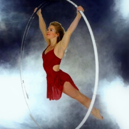 Acrobaat Zaandam  (NL) Cyr Wheel Acrobatiek (LED) - Show Laura